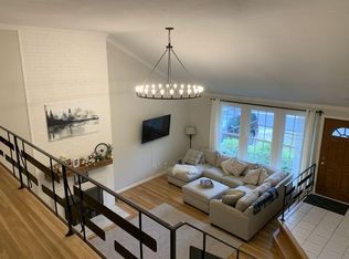9708 Singleton Dr, Bethesda, MD