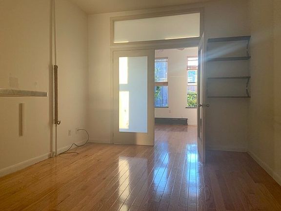 4th image of 545 Graham Ave #2B