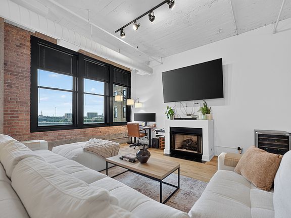 5th image of 728 W Jackson Blvd APT 712