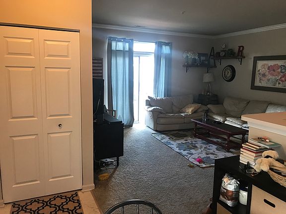 4th image of 2240 Oakridge Dr APT 14