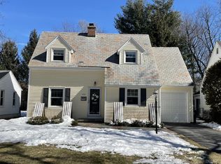 1452 Via Del Mar, Niskayuna, NY 12309