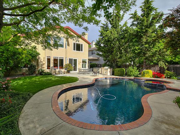 3rd image of 1106 Salamanca Ct