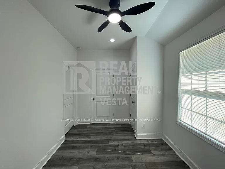 2349 Berthadale Ave — Photo 9