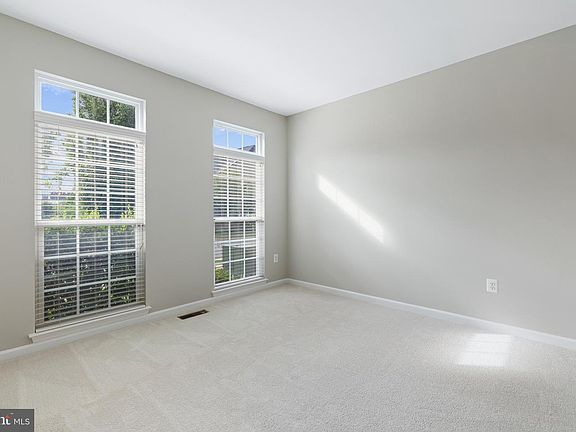 5th image of 1100 Wright Ct
