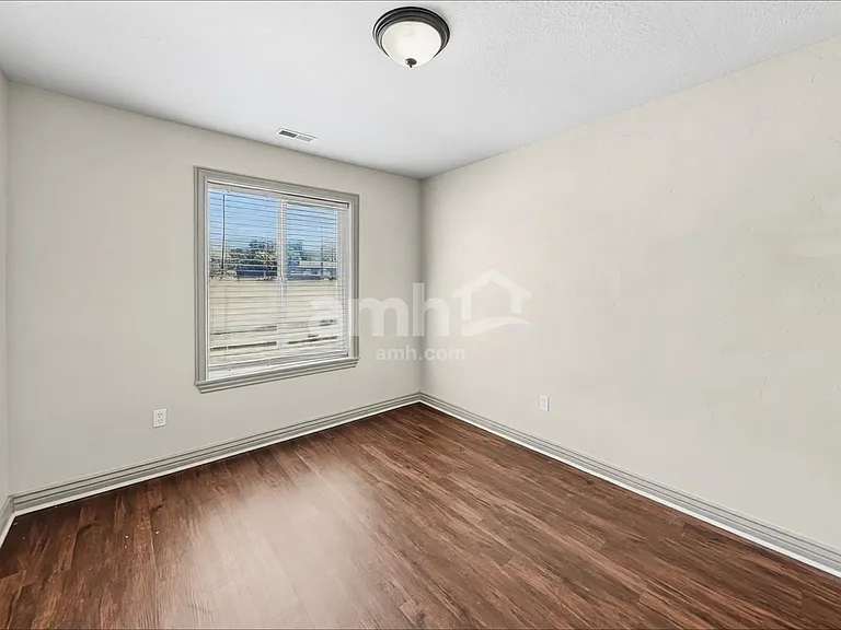 186 W Gate Ln — Photo 13