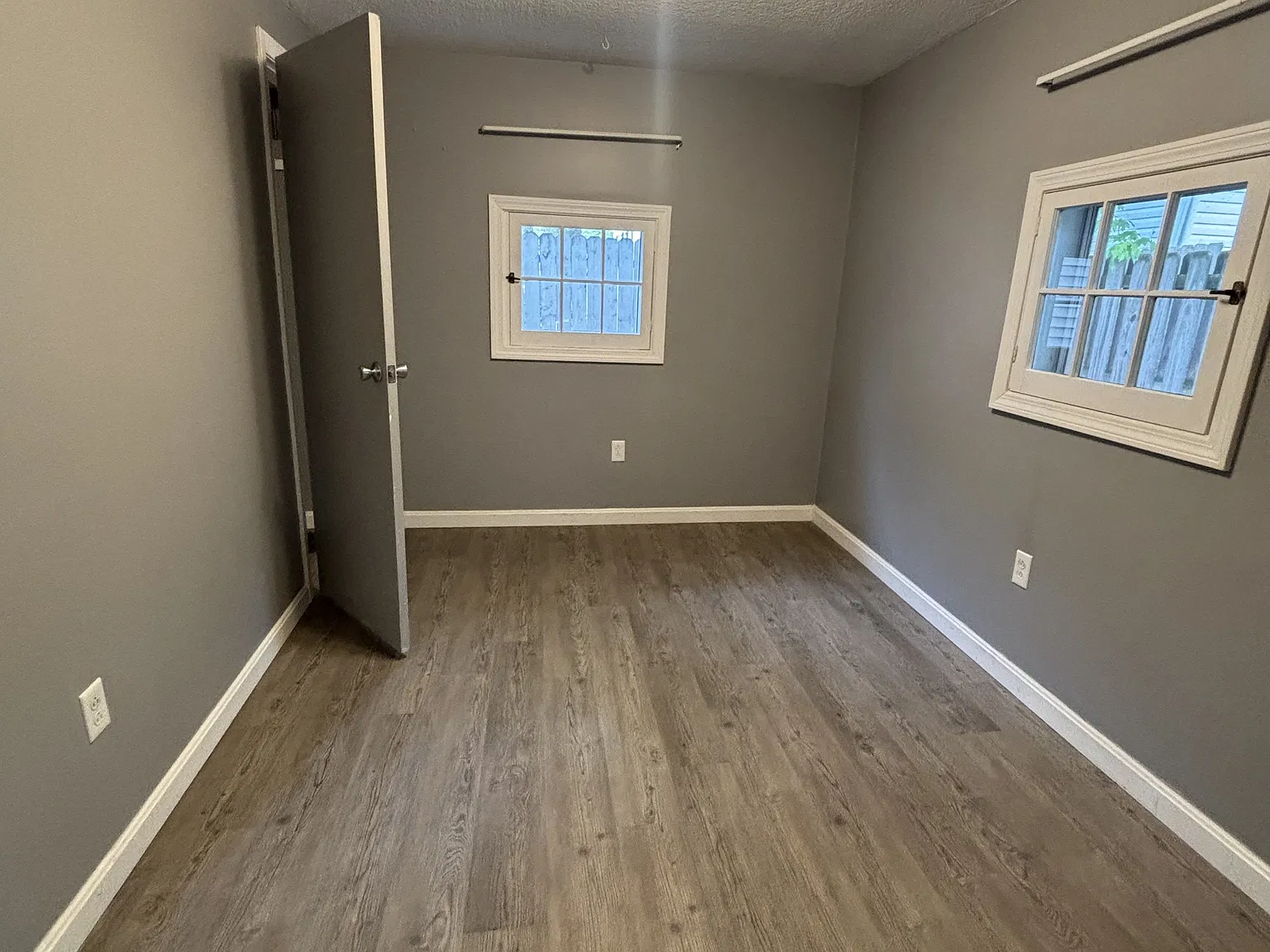 190 Meadowbrook Avenue - 1 — Photo 4