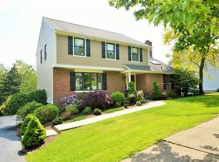 629 W Parliament Dr, Coraopolis, PA 15108