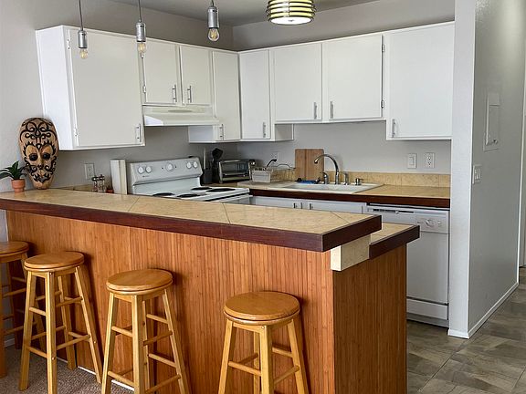 2nd image of 3740 Lower Honoapiilani Rd APT G205