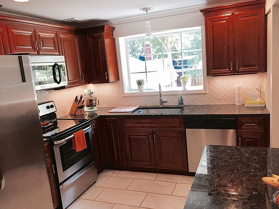 5th image of 37 Hindman Dr