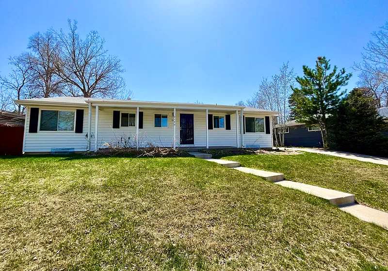 3 bed, 2.0 bath, 2430 sqft, $3,050 — Photo 2