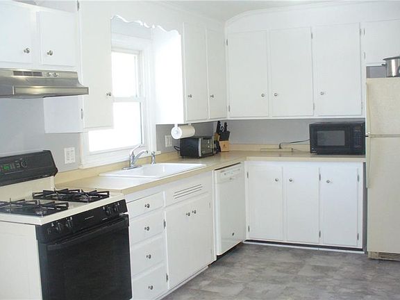 4th image of 20 Kenmont Dr