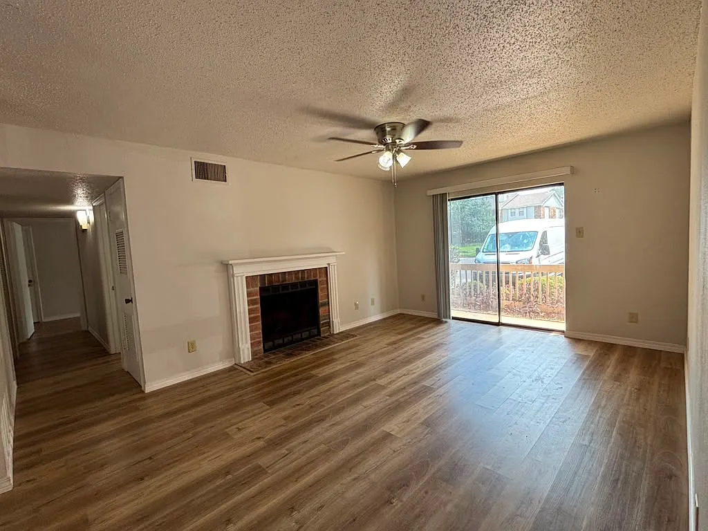 1250 Henckley Ave # 104 - 104 — Photo 3