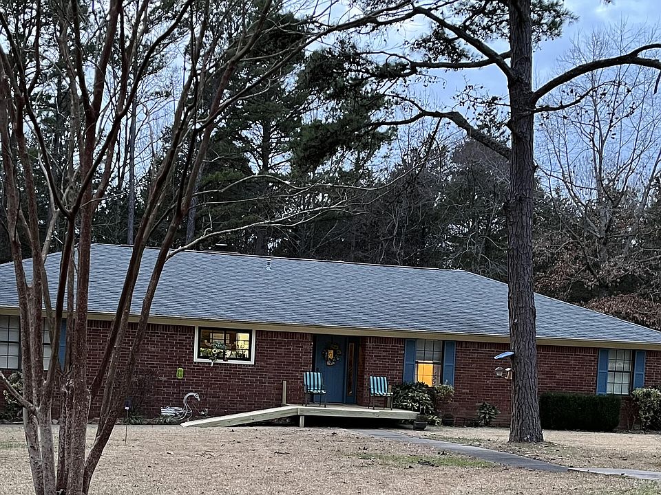 1st image of 137 Lloyd Ln