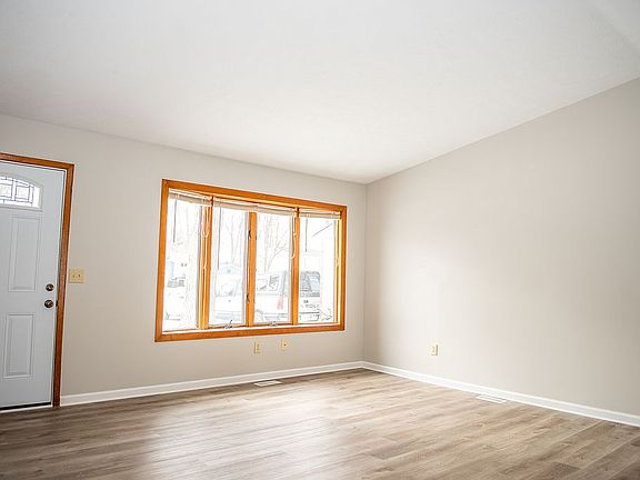 4th image of 36991 S Lake Shore Blvd