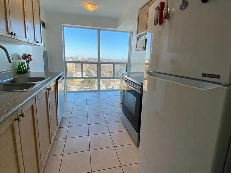28 Olive Ave #LPH02 — Photo 4