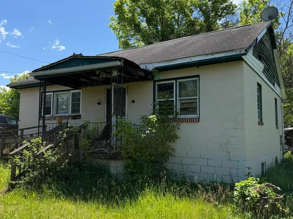 229 Wilson St, Paw Paw, WV 25434