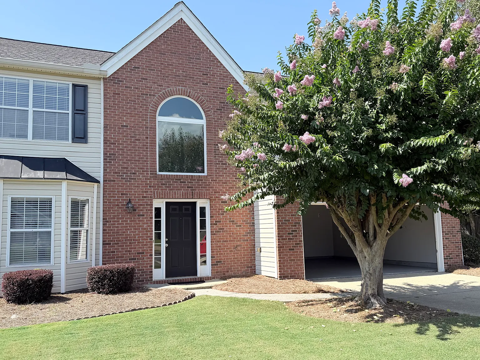 4 bed, 2.5 bath, 2497 sqft, $2,375 — Photo 1