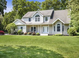 79 Karen Ct, Wading River, NY 11792