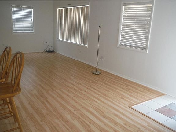 4th image of 1406 Woodcrest Dr
