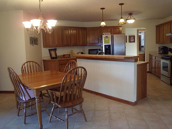 3rd image of 3741 Eagle Dr NW