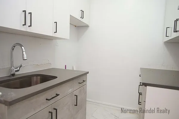 Rented by Norman Raindel, LREB | media 28