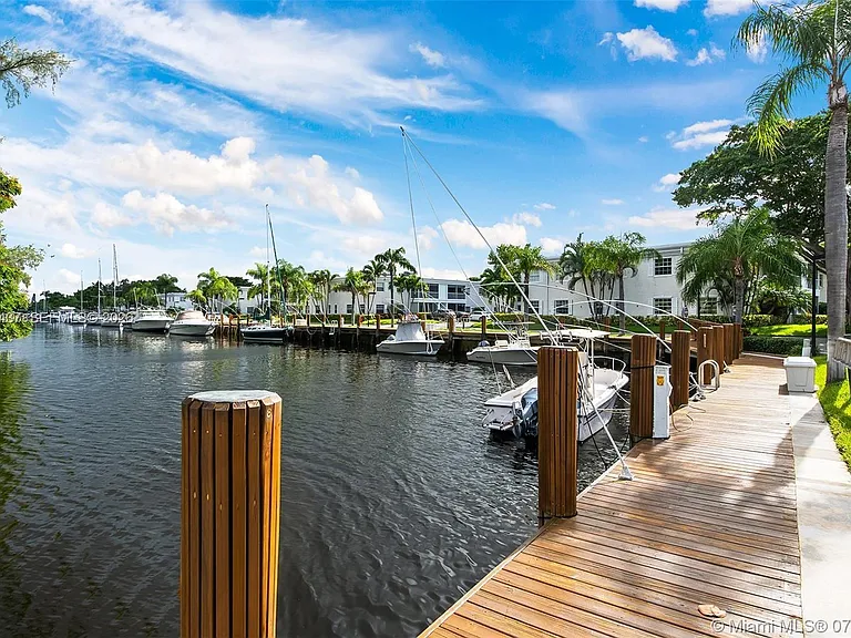 6339 Bay Club Dr #2 — Photo 43
