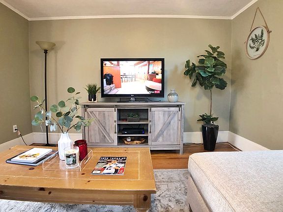 2nd image of 88 Hawthorn St #1