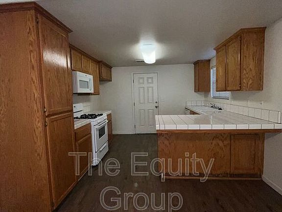 5th image of 2304 N Vickie Ct