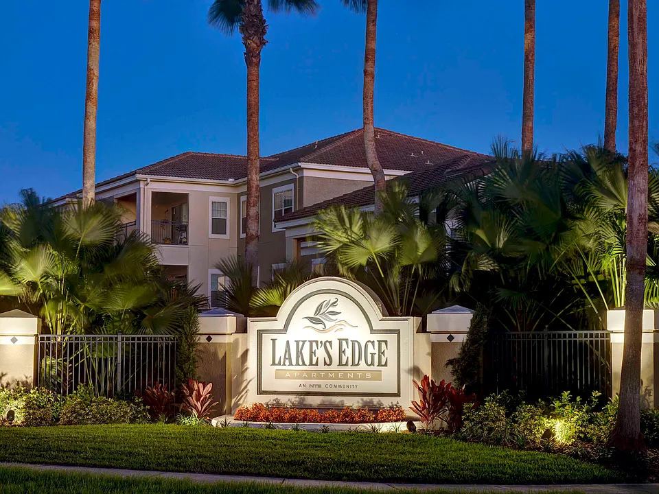 Lake's Edge Apartments