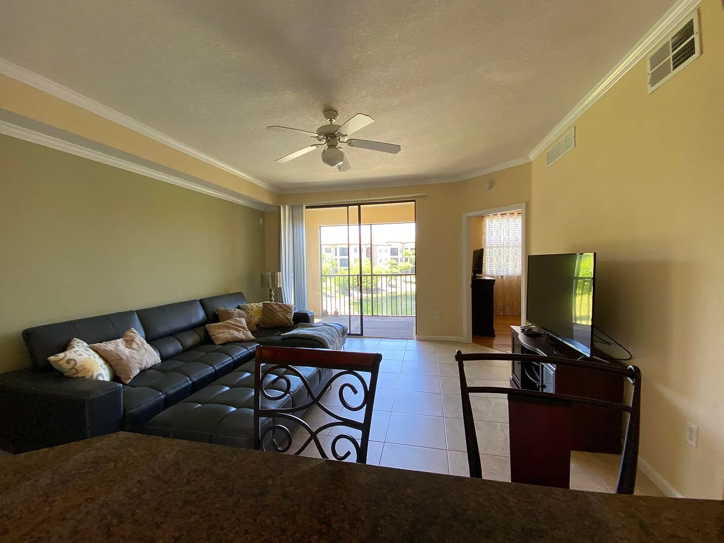 Annual Rental - Furnished 1 Bed / 1 Bath With Lake View At Positano — Photo 3