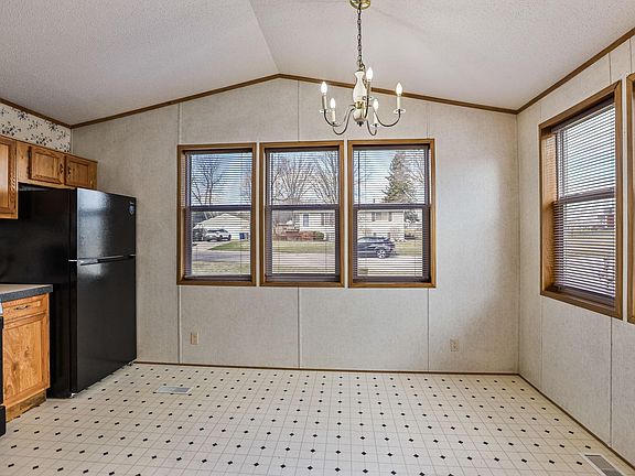 5th image of 405 Edgar Pl