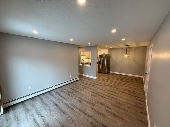 5th image of 21 Burns Ave Unit 3
