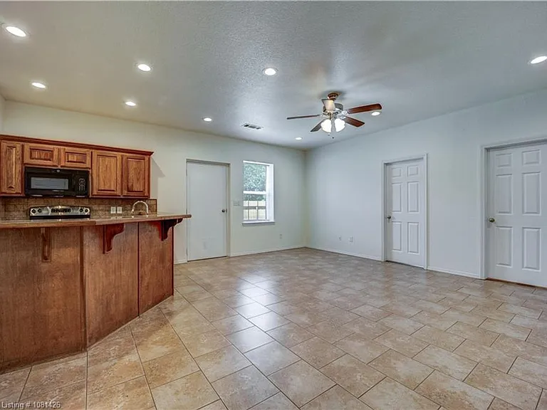 1324 Sandstone Dr — Photo 4