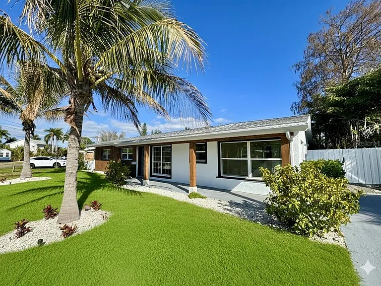 1500 Carson Cir NE — Photo 1