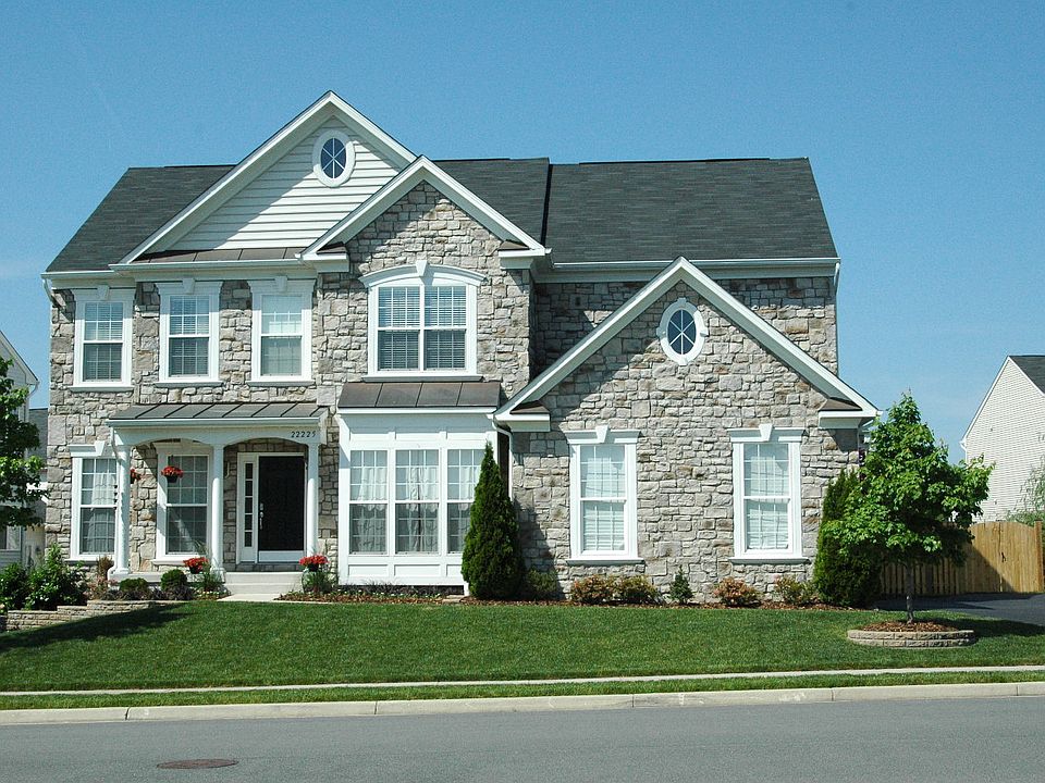 1st image of 22225 Fairlawn Dr