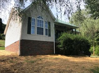 69 Nixon Hollow Ln, Pleasant Shade, TN 37145