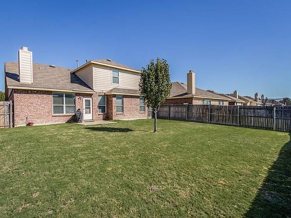 5th image of 409 Flowering Plum Ln