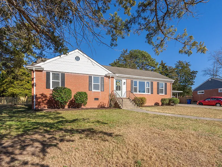 8702 Claymont Dr — Photo 7