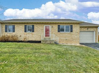 81 Lion Dr, Hanover, PA 17331