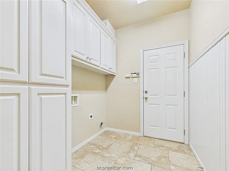2305 Kendal Green Cir — Photo 15