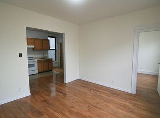 25-86 36th St #1R, Astoria, NY 11103