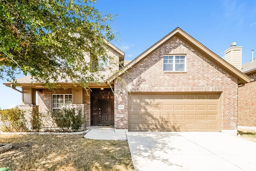 4 bed, 2.5 bath, 2721 sqft, $2,435 — Photo 1