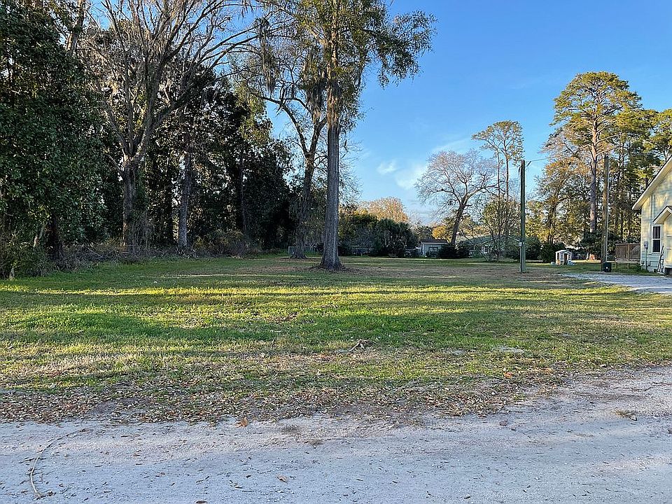 Smilax Ave front view