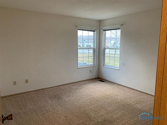 2nd image of 88 Foxgate Cir W