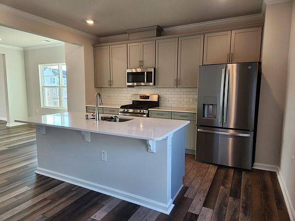 3rd image of 1006 Talis Creek Dr