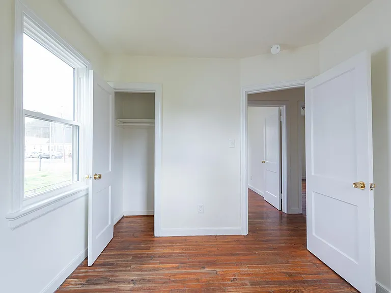 101 S Cedar Ave — Photo 10