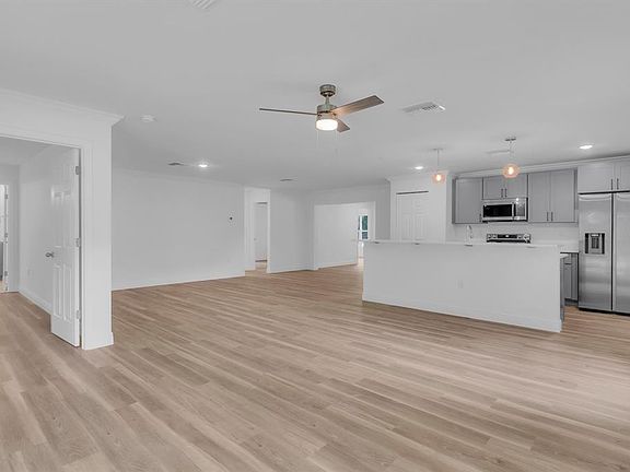 5th image of 413 Poppy Ln
