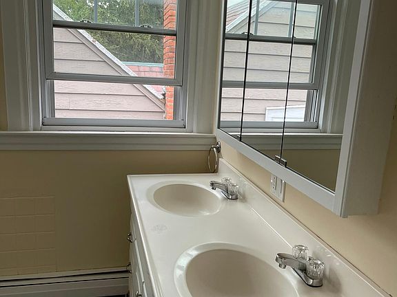 5th image of 577 Western Ave #4