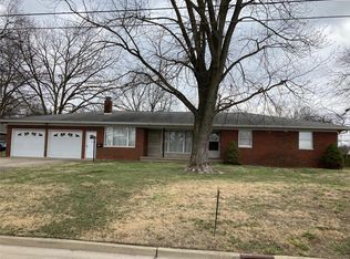 104 Hanover St, Germantown, IL 62245