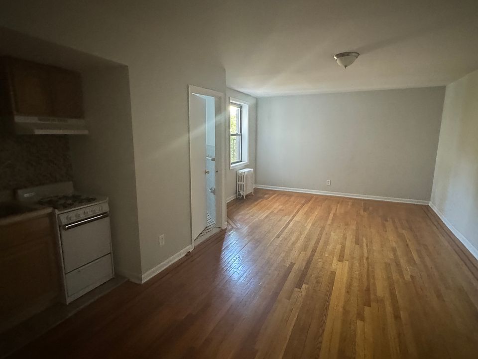 1st image of 110 Fisher Ave #2L